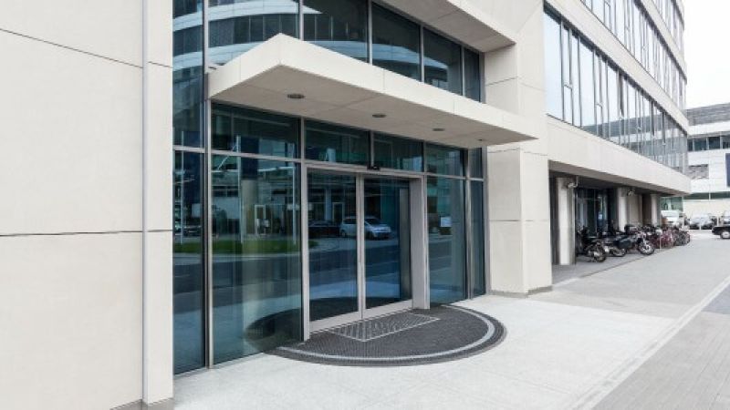 Beispiel einer Automatiktür.